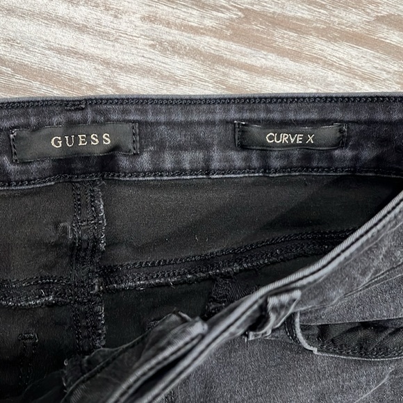 Guess jeans. Ladies size 26. EUC. - Picture 3 of 6
